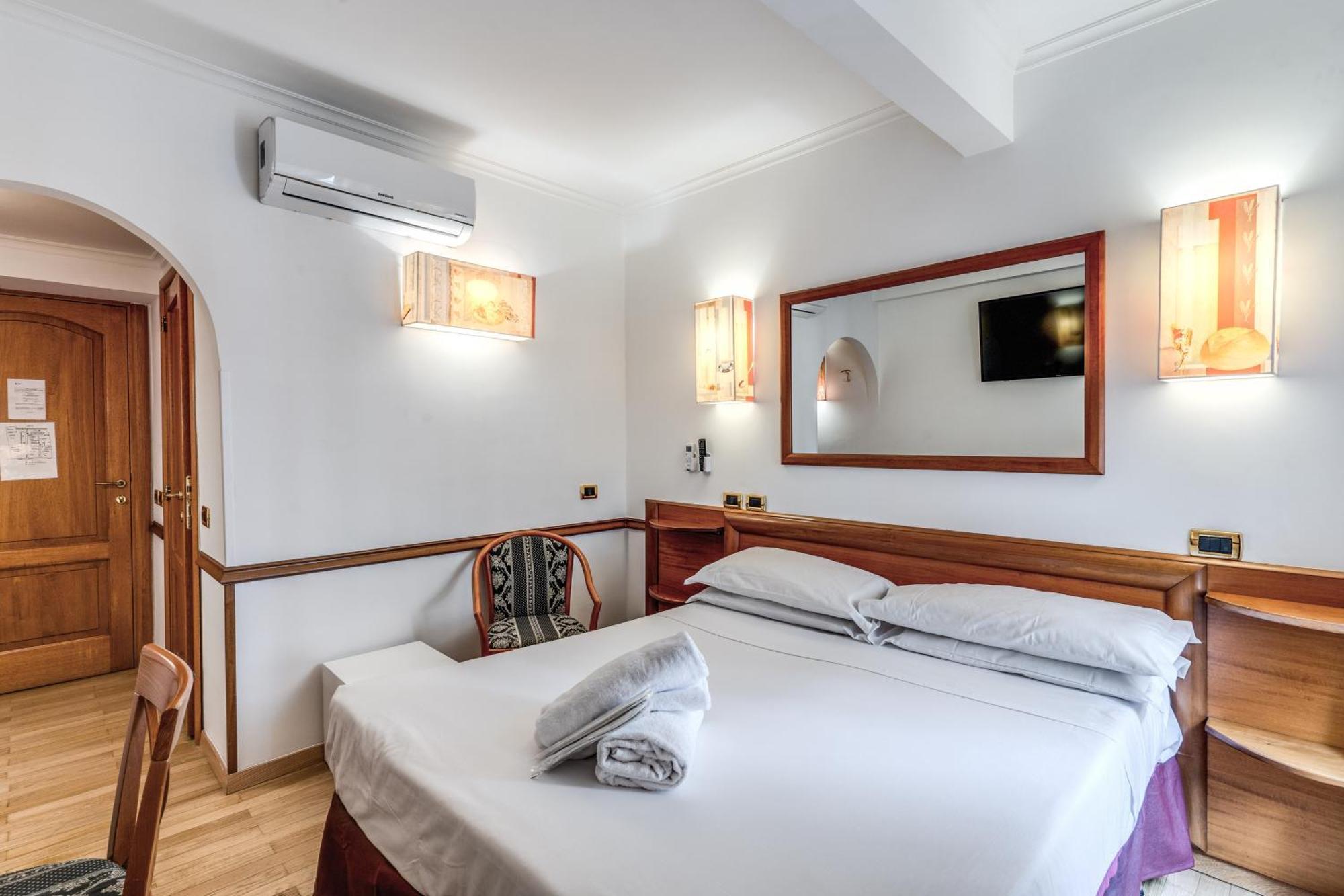 Hotel Santa Prassede Rome Exterior photo